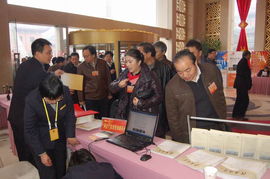 省人代會(huì)信息咨詢(xún)服務(wù)點(diǎn)現(xiàn)場(chǎng)服務(wù)受歡迎